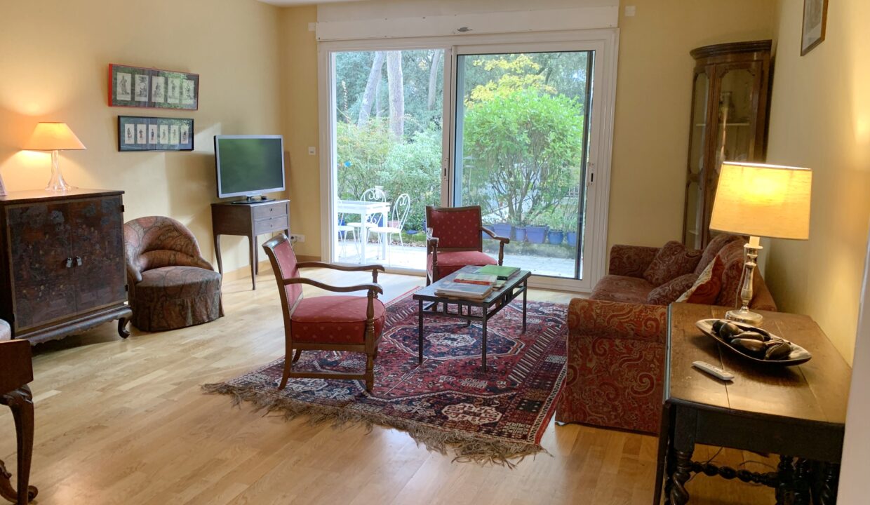 APPARTEMENT LAJARRIGE SALON